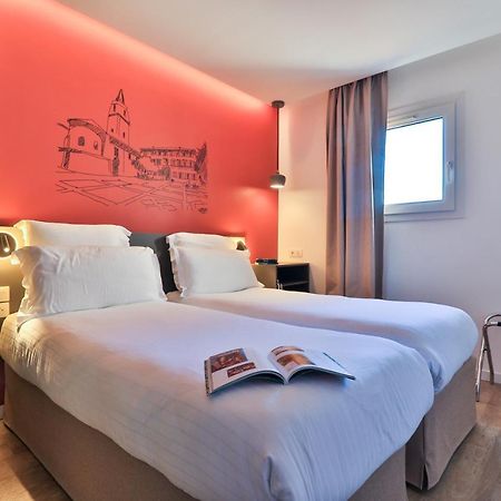 Hotel Restaurant Kyriad Fréjus Eksteriør billede