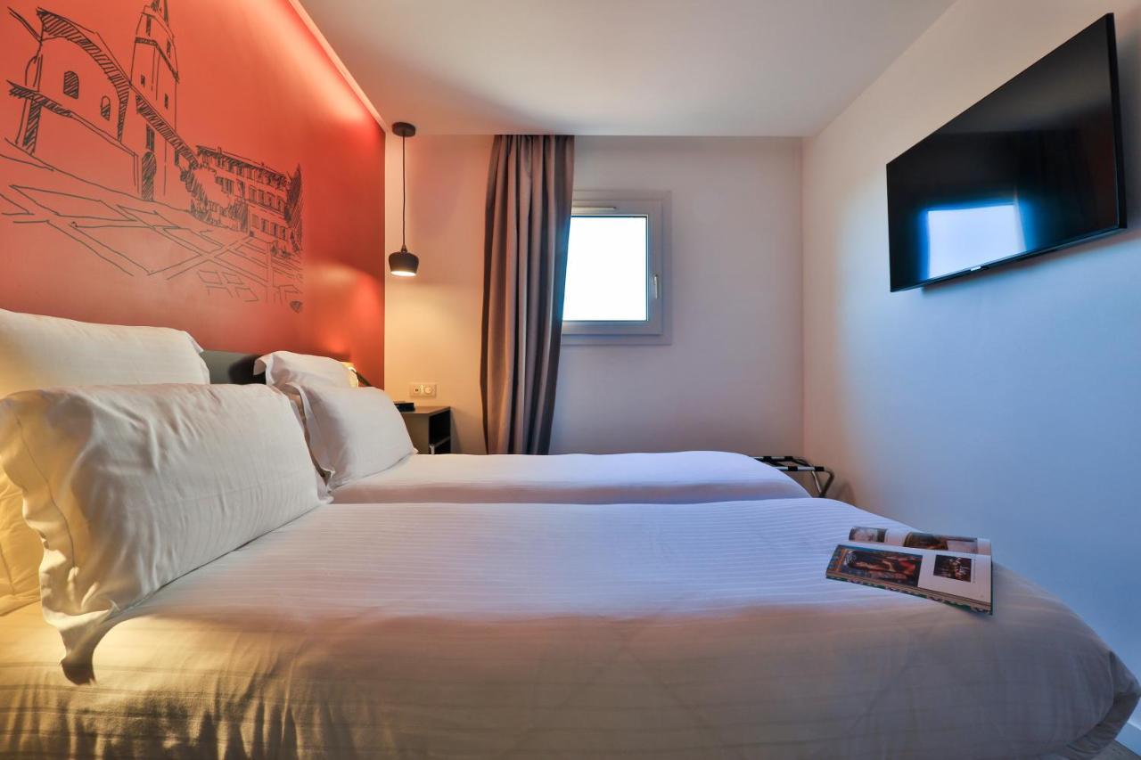 Hotel Restaurant Kyriad Fréjus Eksteriør billede