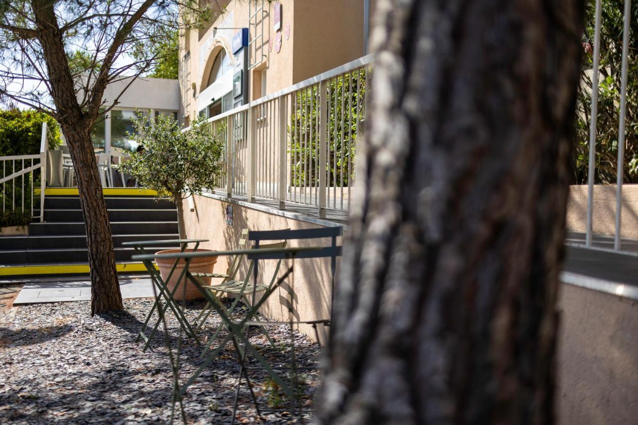 Hotel Restaurant Kyriad Fréjus Eksteriør billede