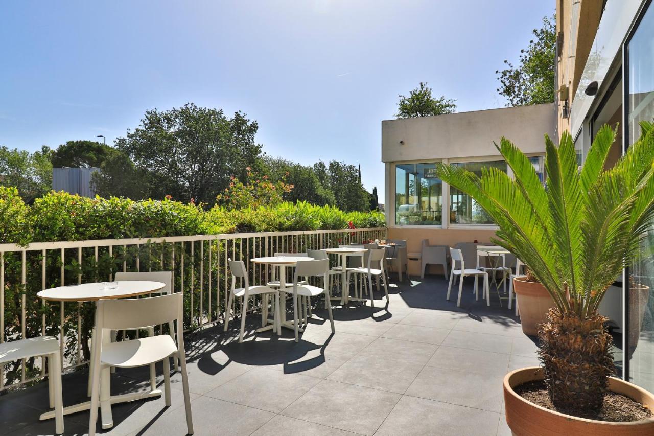 Hotel Restaurant Kyriad Fréjus Eksteriør billede