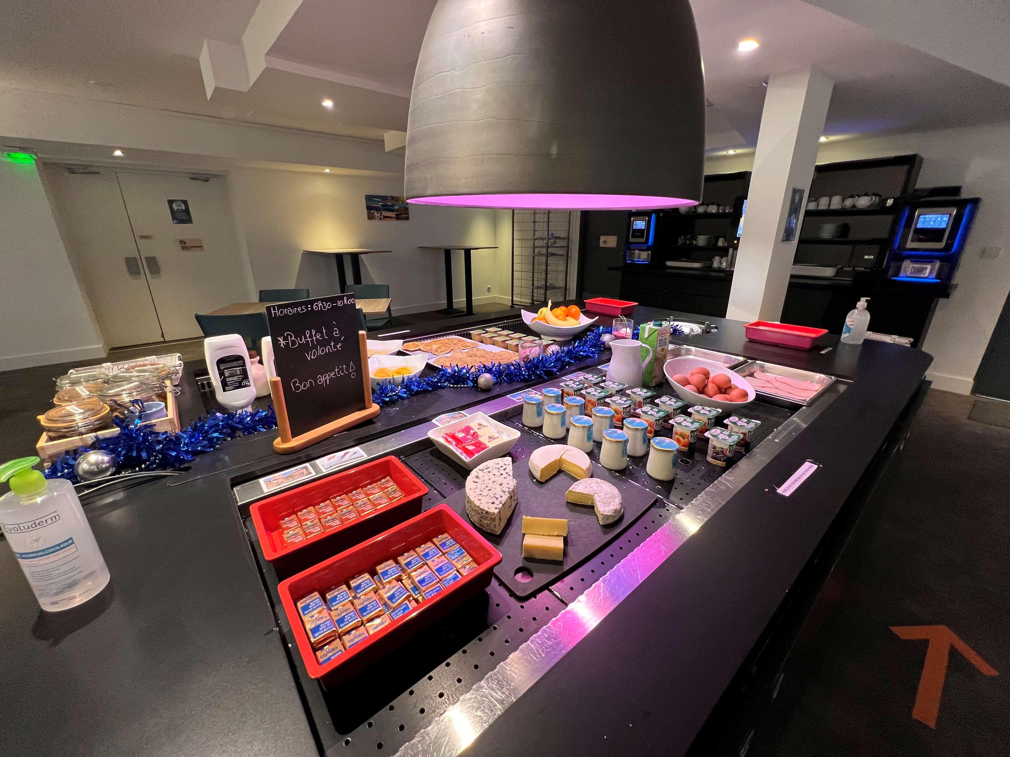 Hotel Restaurant Kyriad Fréjus Eksteriør billede
