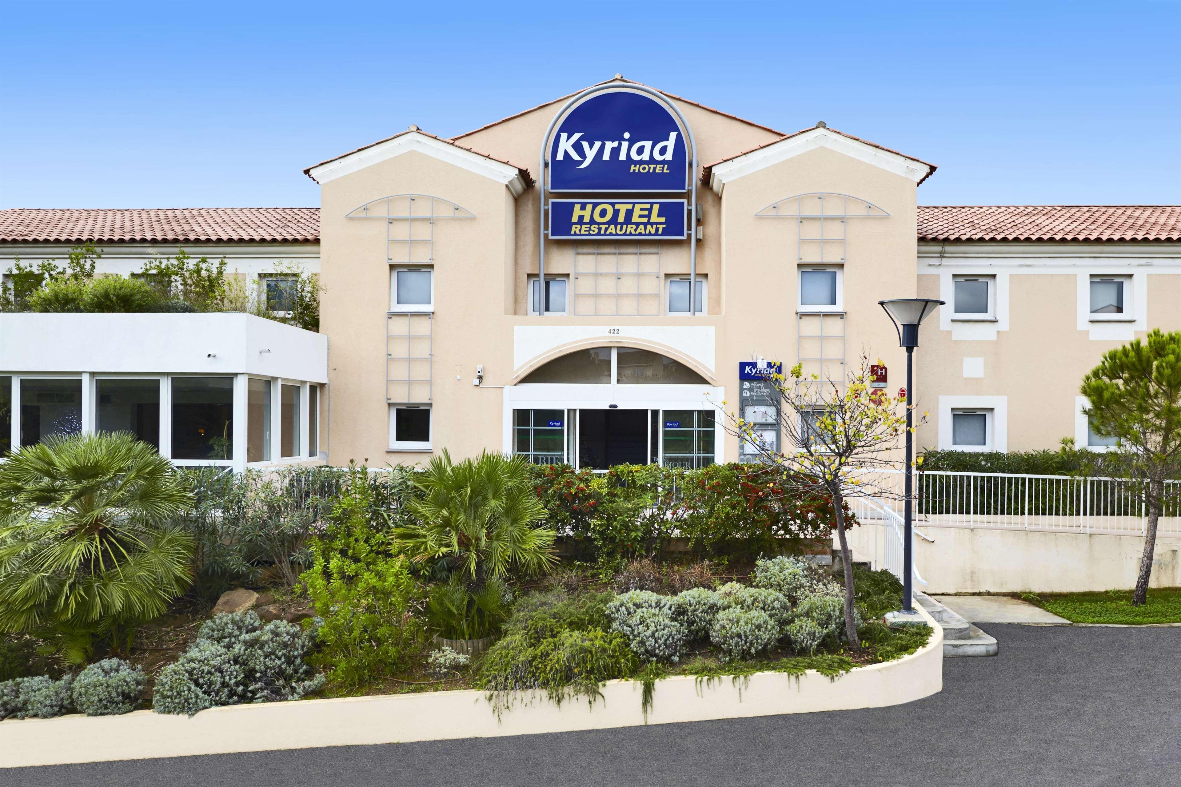 Hotel Restaurant Kyriad Fréjus Eksteriør billede