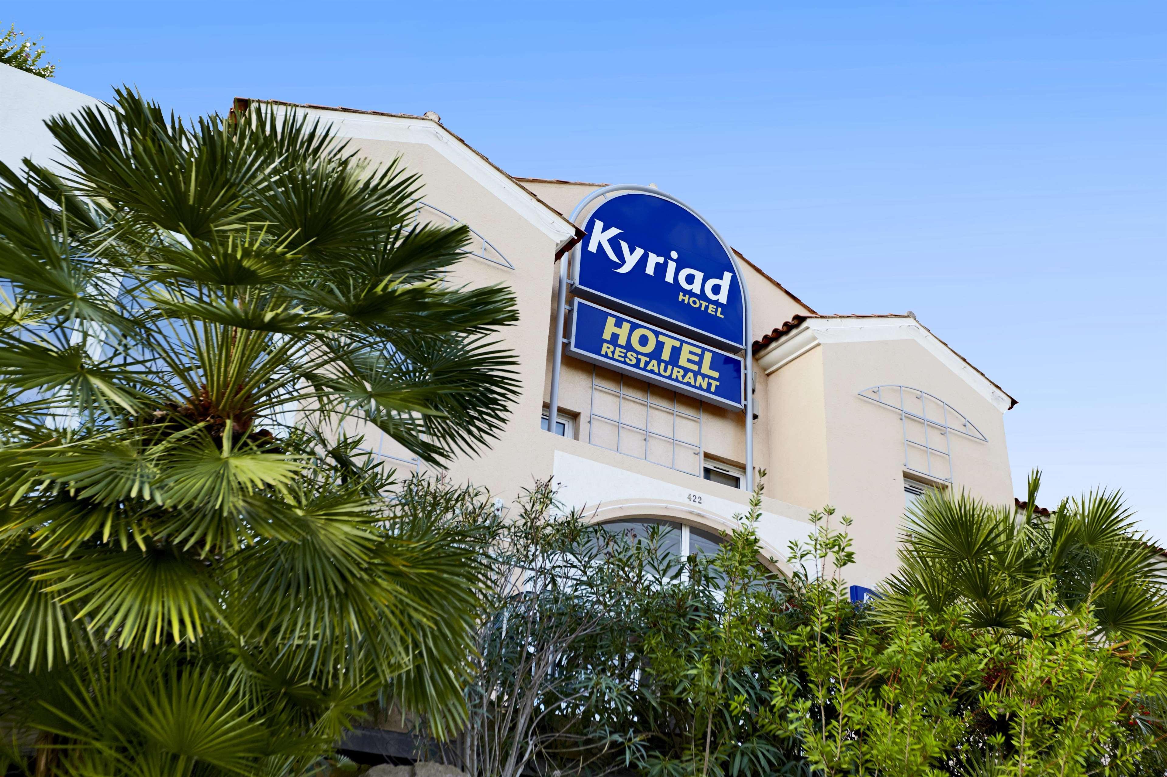 Hotel Restaurant Kyriad Fréjus Eksteriør billede