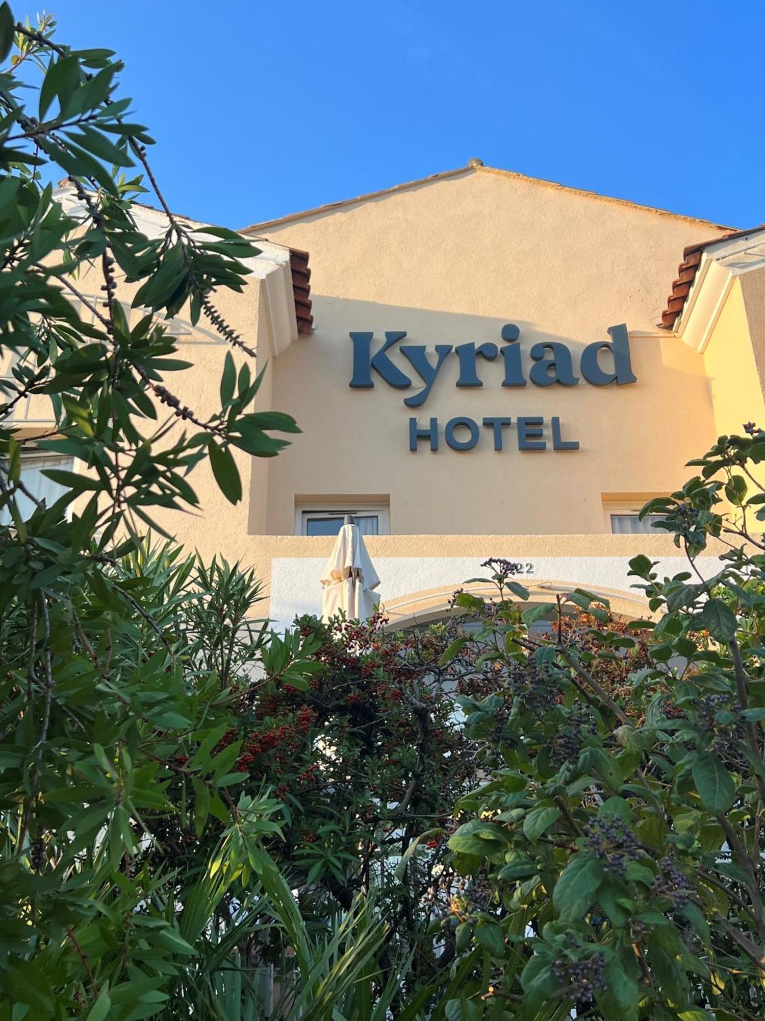 Hotel Restaurant Kyriad Fréjus Eksteriør billede