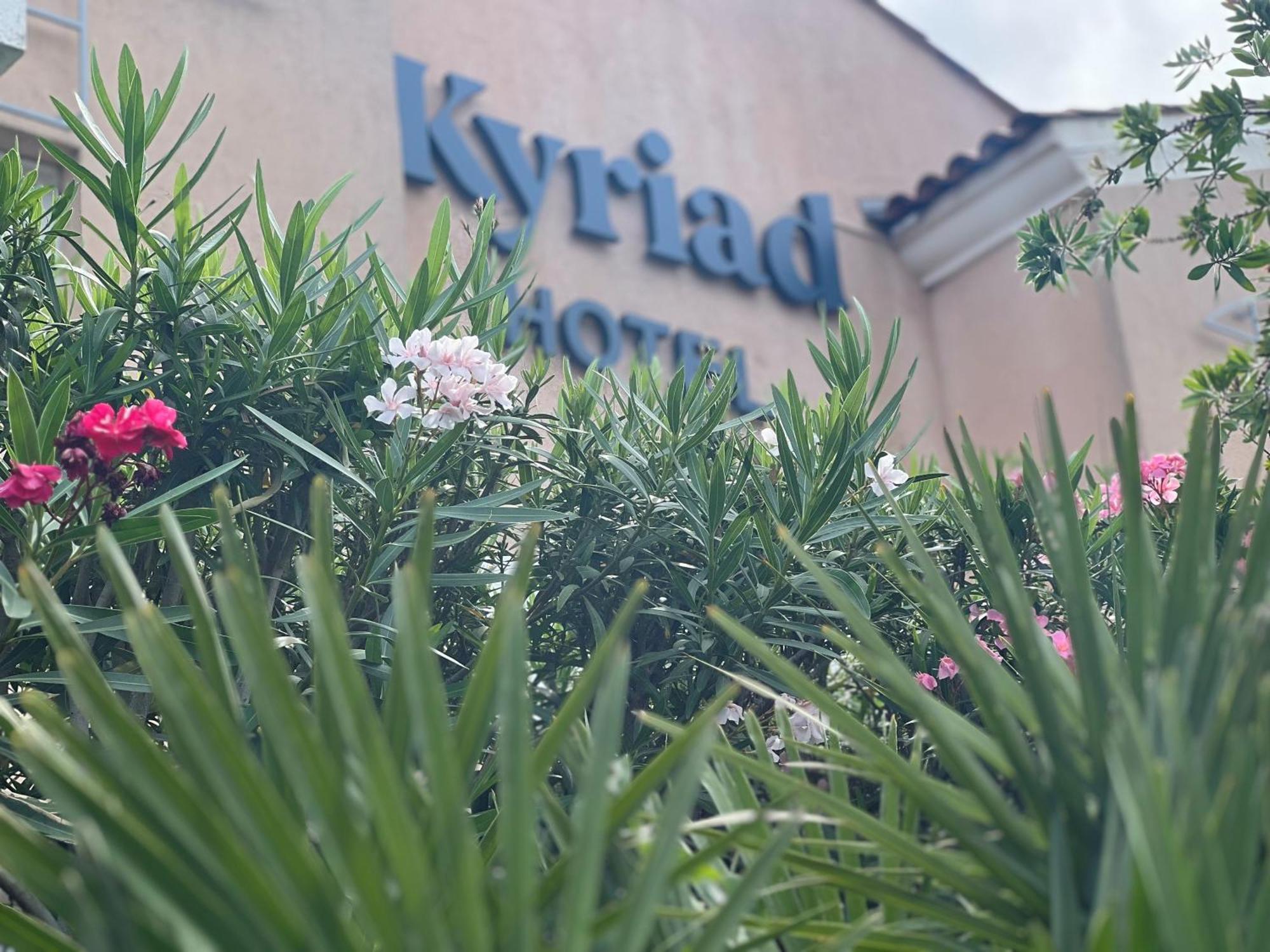 Hotel Restaurant Kyriad Fréjus Eksteriør billede