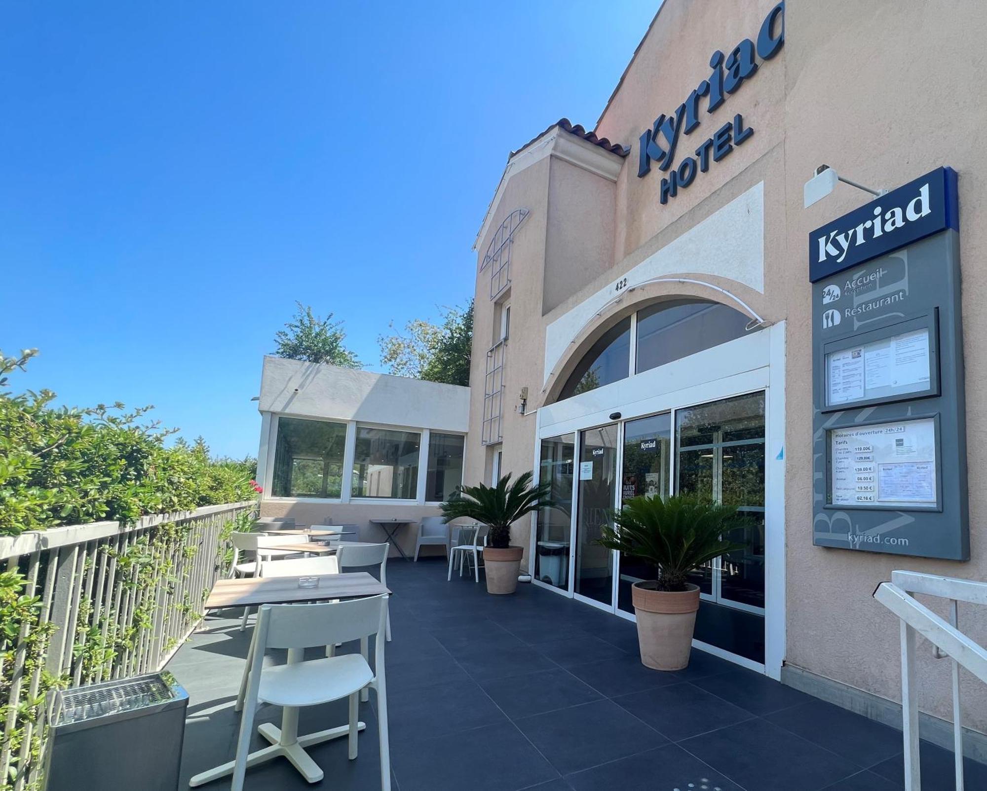 Hotel Restaurant Kyriad Fréjus Eksteriør billede