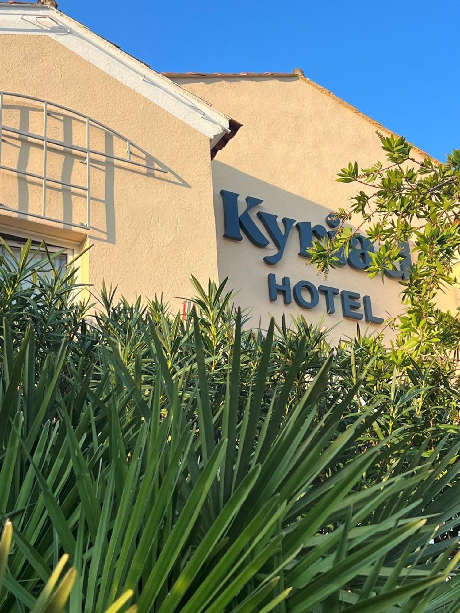 Hotel Restaurant Kyriad Fréjus Eksteriør billede