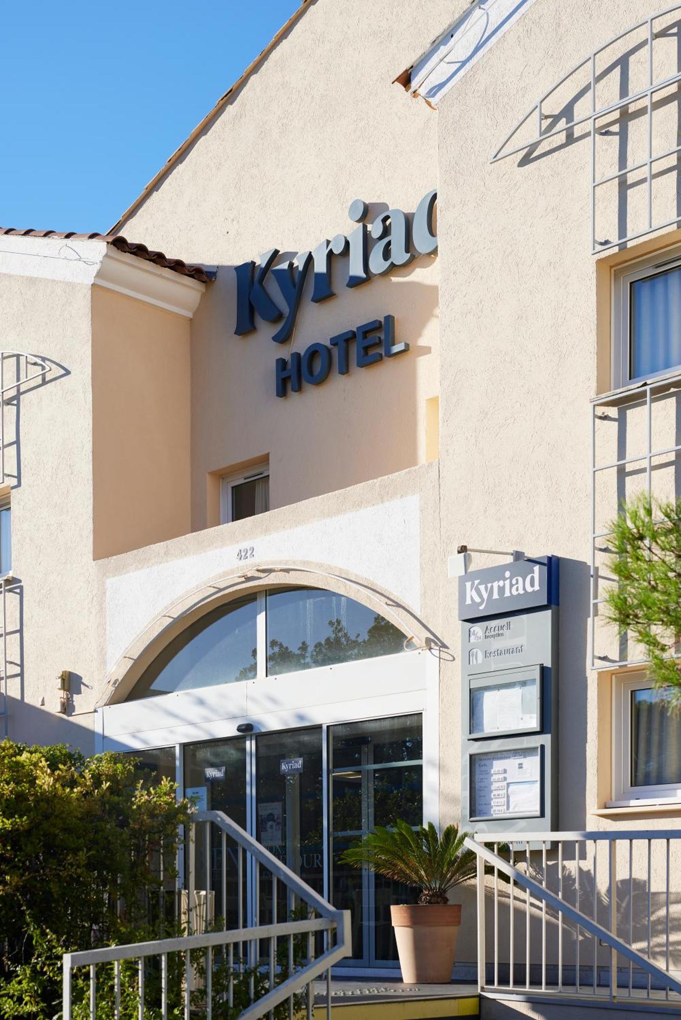 Hotel Restaurant Kyriad Fréjus Eksteriør billede